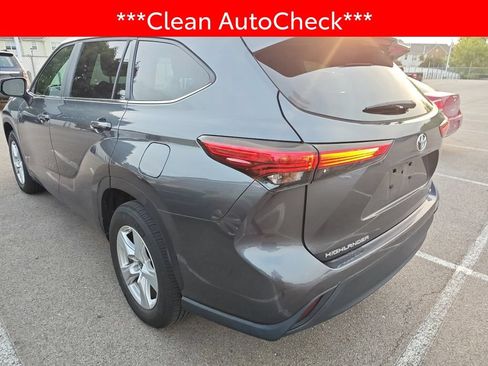 Used 2023 Toyota Highlander LE FWD image 4