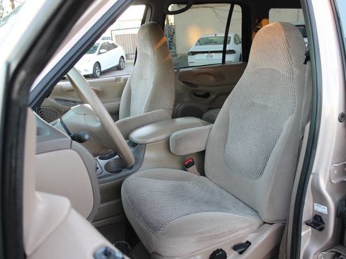 Used 1998 Ford Expedition XLT image 20