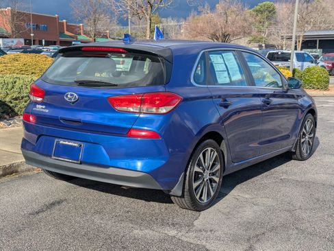 Used 2018 Hyundai Elantra GT image 3
