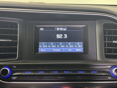 Used 2020 Hyundai Elantra SE w/ Cargo Package (C1) FWD image 20