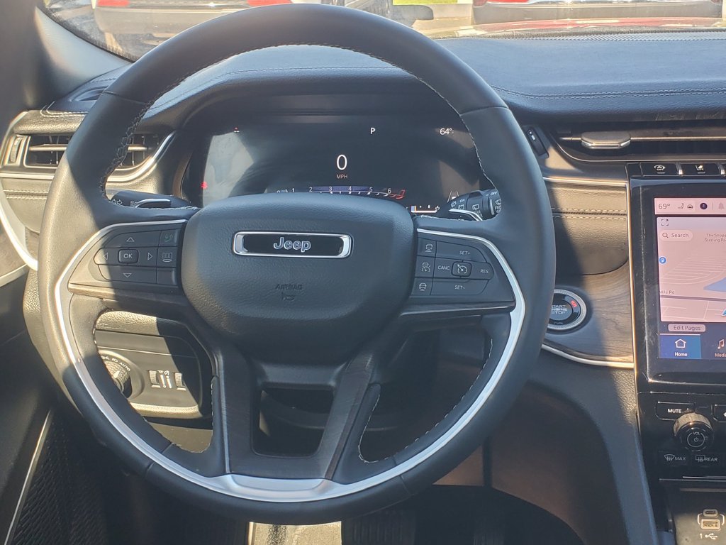 Used 2025 Jeep Grand Cherokee Limited w/ Luxury Tech Group II AWD/4WD image 26