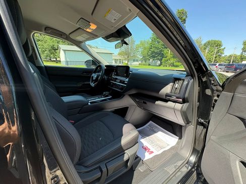 Used 2025 Nissan Pathfinder SV FWD image 11