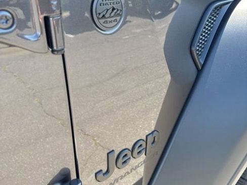 Used 2025 Jeep Wrangler Unlimited Sport AWD/4WD image 13