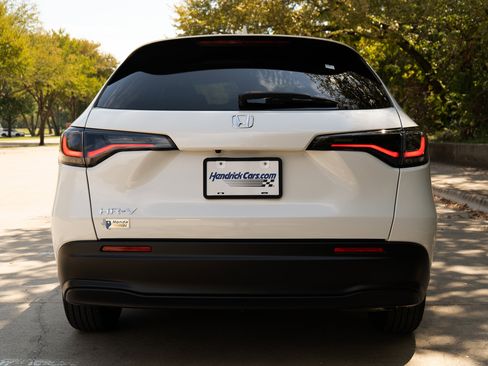 Certified 2026 Honda HR-V LX image 8