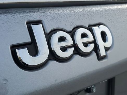 Certified 2022 Jeep Compass Limited image 7