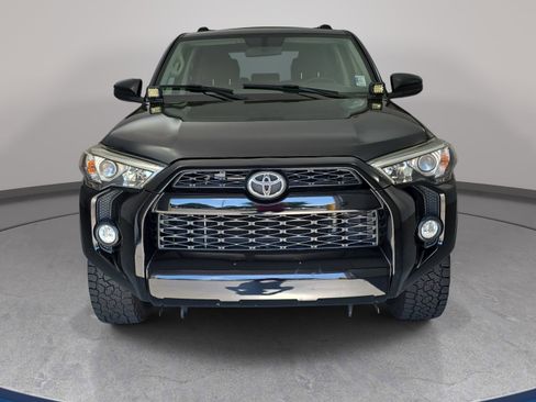 Used 2017 Toyota 4Runner SR5 RWD image 2