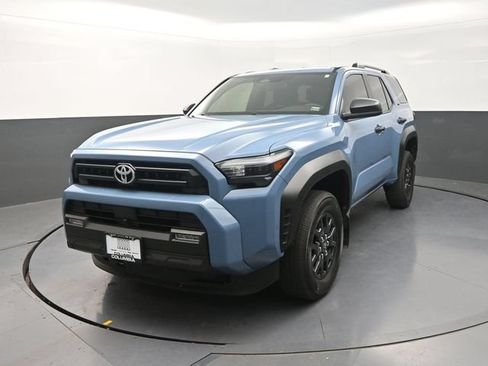 Used 2025 Toyota 4Runner SR5 AWD/4WD image 5