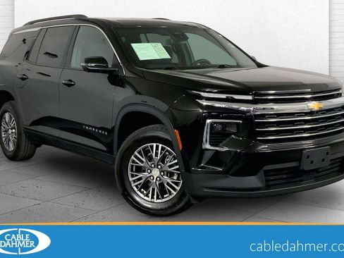 Used 2024 Chevrolet Traverse LT AWD/4WD image 1