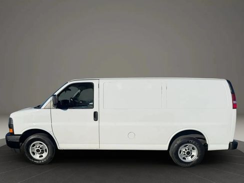 Used 2022 GMC Savana 2500 RWD image 8