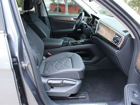 Certified 2025 Volkswagen Atlas SE image 26