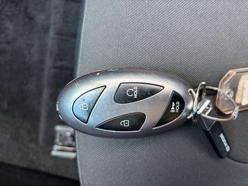 Used 2025 Hyundai Elantra SEL FWD image 24
