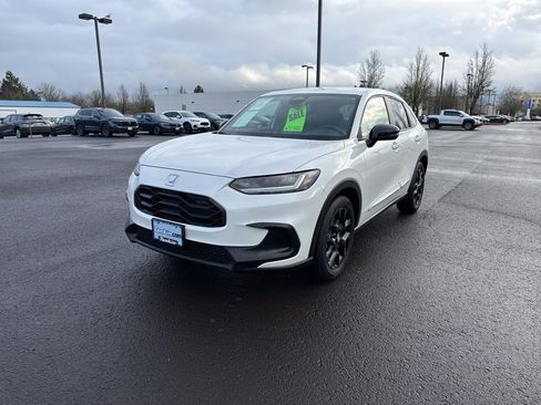 Certified 2025 Honda HR-V Sport image 3