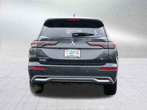 Used 2025 Mitsubishi Outlander SE image 6