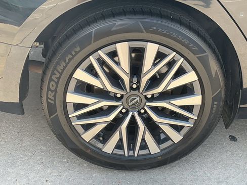 Used 2025 Nissan Altima 2.5 SV FWD image 7