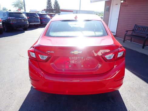 Used 2017 Chevrolet Cruze LT w/ Convenience Package FWD image 5