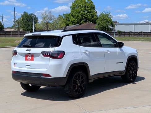 New 2026 Jeep Compass Latitude image 8