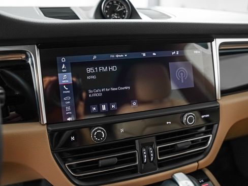 Certified 2024 Porsche Macan AWD/4WD image 22