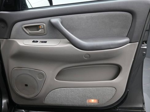 Used 2005 Toyota Sequoia SR5 image 21