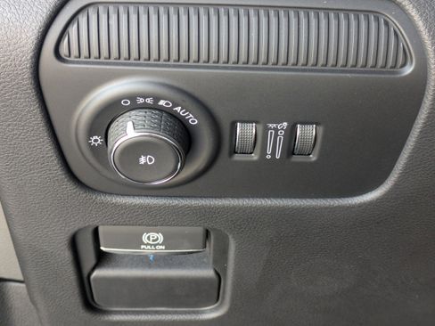 Used 2025 Jeep Wagoneer 4WD w/ Convenience Group I image 30