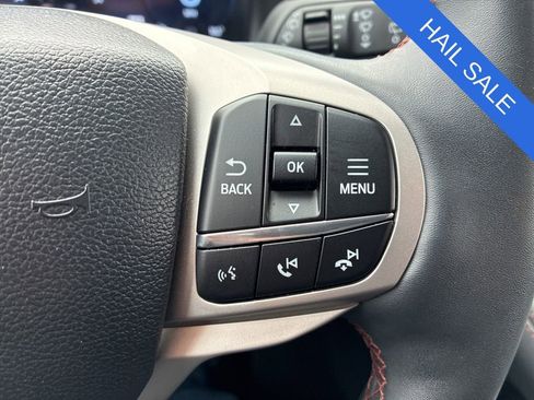 Used 2025 Ford Explorer Active AWD/4WD image 28
