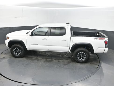 Used 2022 Toyota Tacoma TRD Off-Road w/ Technology Package AWD/4WD image 29