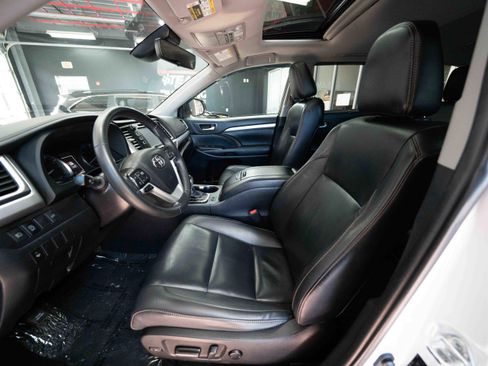 Used 2019 Toyota Highlander XLE image 9
