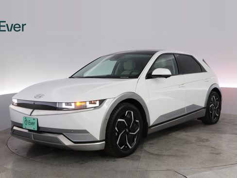 Used 2024 Hyundai Ioniq 5 Limited image 2