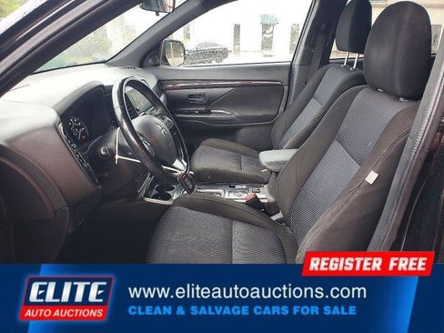 Used 2018 Mitsubishi Outlander LE AWD/4WD image 14