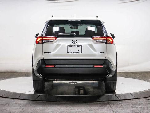 Used 2022 Toyota RAV4 XLE Premium FWD image 3