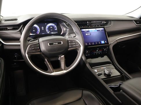 Used 2024 Jeep Grand Cherokee Limited w/ Black Appearance Package image 2