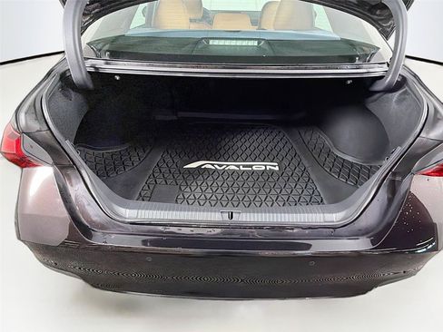 Used 2019 Toyota Avalon Limited w/ Advanced Safety Package FWD image 14