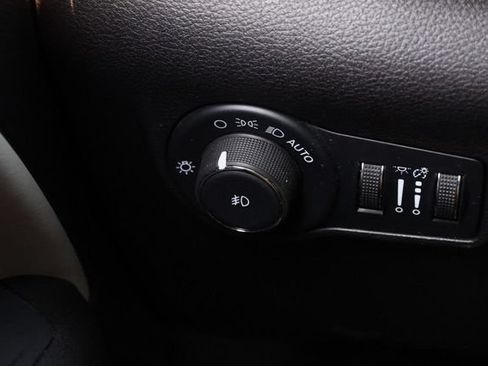 Used 2025 Jeep Compass Limited AWD/4WD image 19