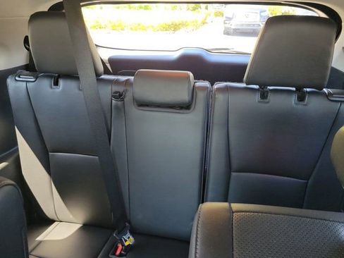 Used 2023 Toyota Highlander Limited image 13
