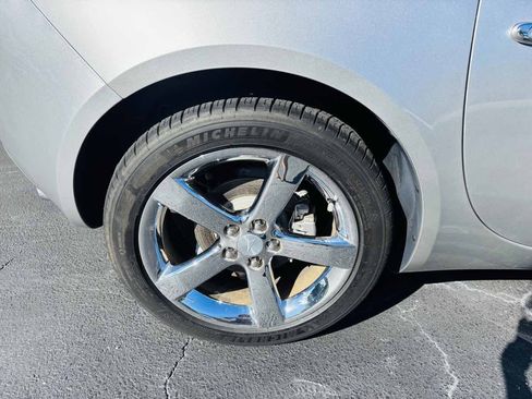 Used 2006 Pontiac Solstice Convertible w/ Premium Package image 11