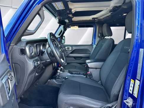 Used 2018 Jeep Wrangler Unlimited Sahara image 7