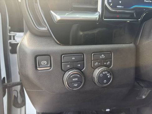 Used 2024 Chevrolet Silverado 2500 LT AWD/4WD image 5