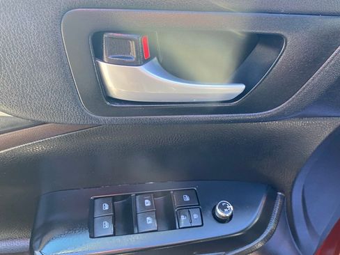 Used 2018 Toyota Highlander XLE image 24