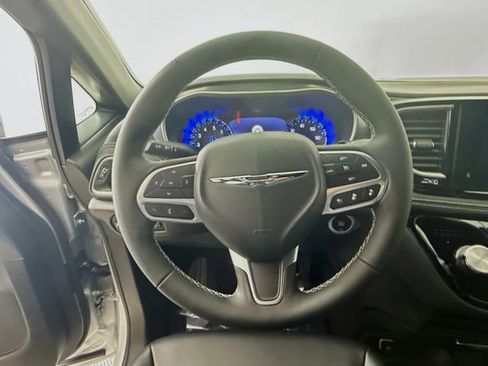 New 2026 Chrysler Pacifica Select image 11