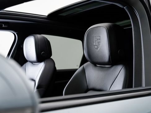 Used 2025 Porsche Cayenne image 10