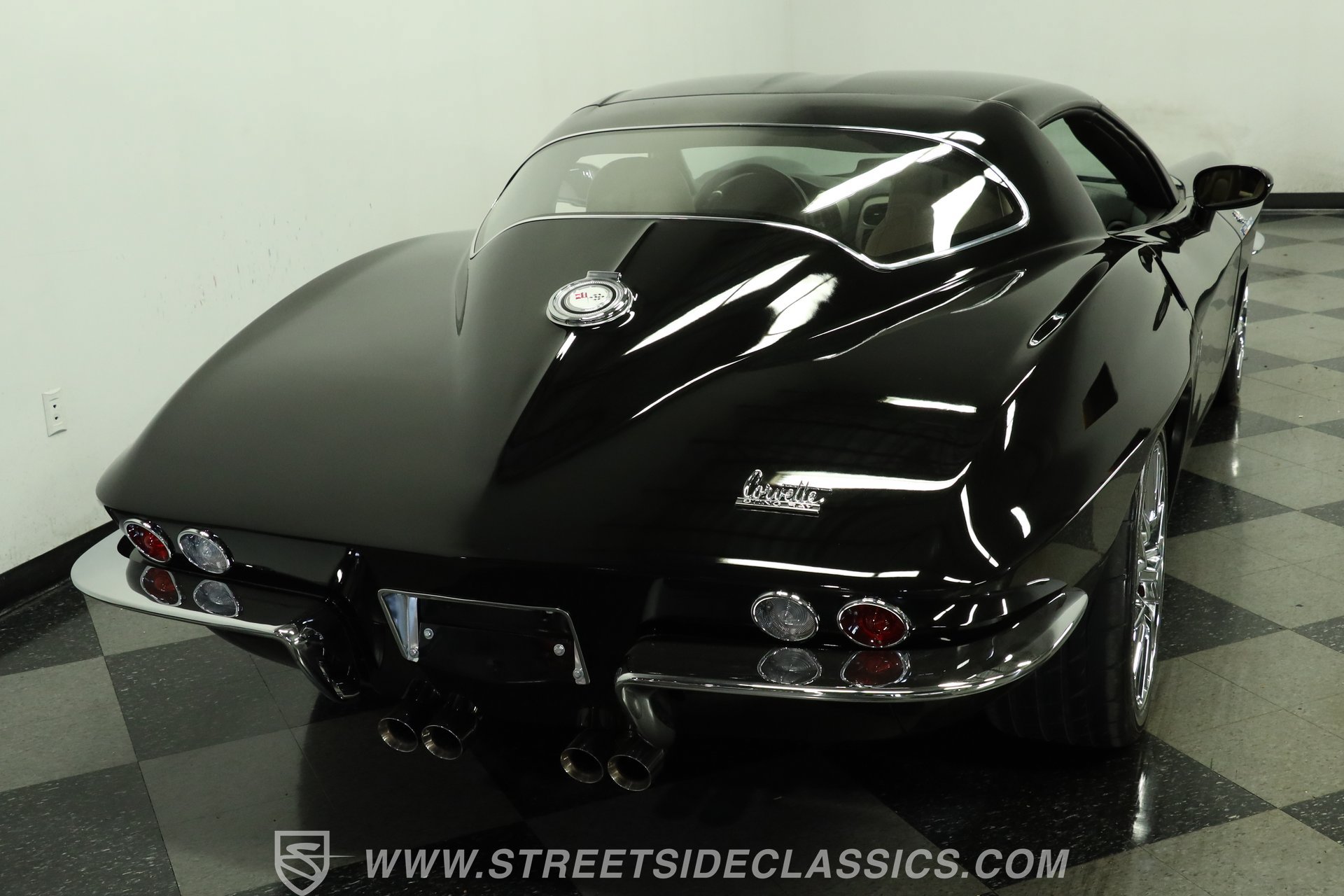 Used 2005 Chevrolet Corvette Coupe w/ Preferred Equipment Group RWD image 10