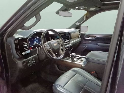 Used 2023 Chevrolet Silverado 1500 High Country w/ High Country Premium Package AWD/4WD image 12