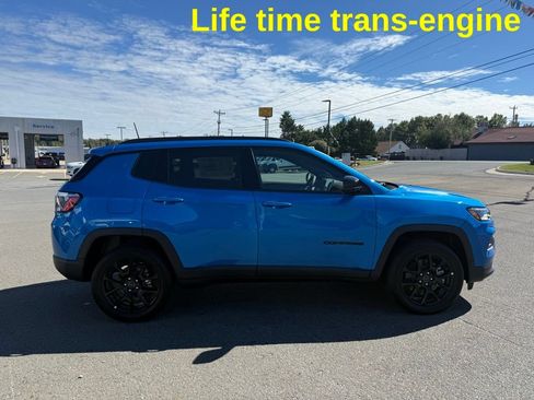 Used 2026 Jeep Compass Latitude AWD/4WD image 2