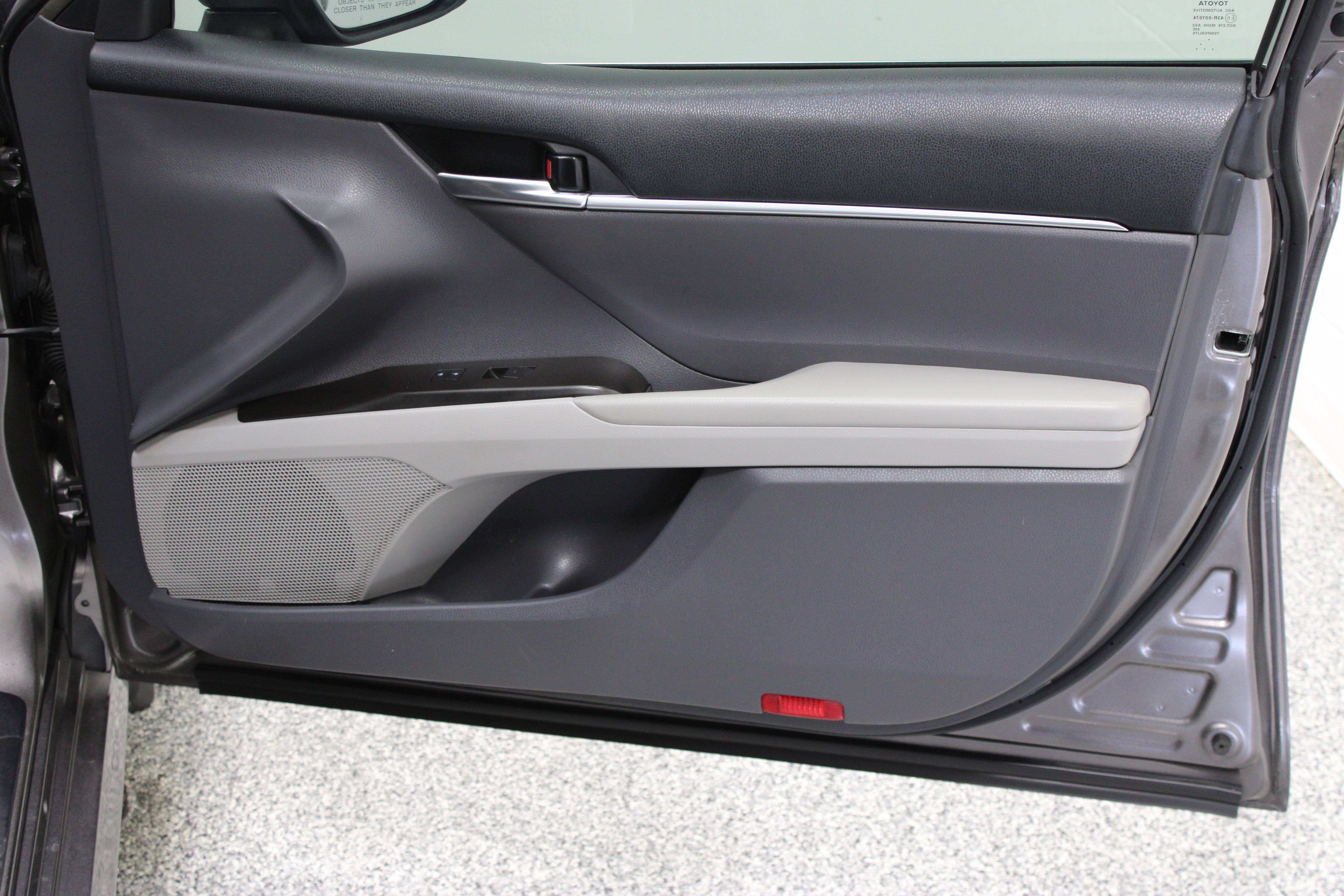Used 2022 Toyota Camry LE FWD image 32
