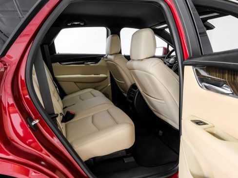 Used 2019 Cadillac XT5 FWD image 33