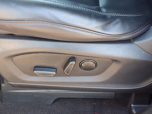 Used 2023 Ford Explorer XLT w/ Equipment Group 202A image 4