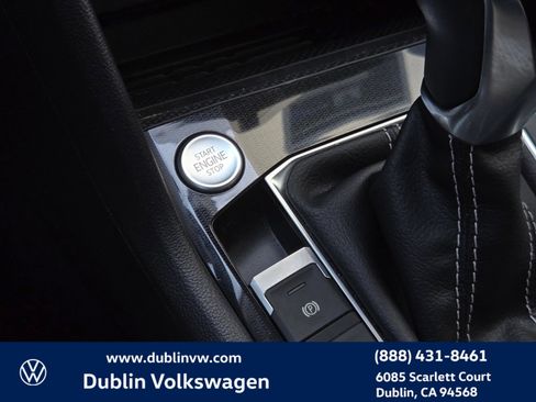 Certified 2025 Volkswagen Taos SE w/ Panoramic Sunroof Package FWD image 19