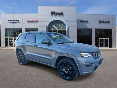 Used 2022 Jeep Grand Cherokee Laredo X image 1