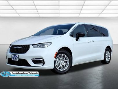 New 2026 Chrysler Pacifica Select