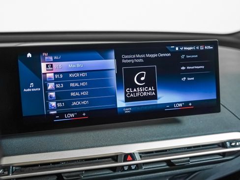 Used 2023 BMW iX xDrive50 w/ Sport Package AWD/4WD image 17