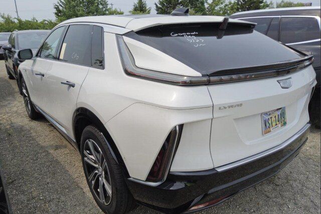 Used 2025 Cadillac Lyriq Luxury AWD/4WD image 4